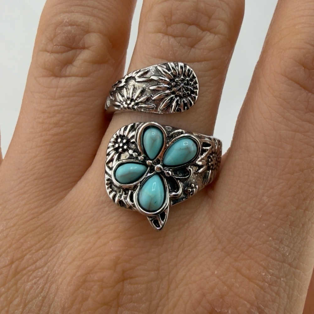 Silver and Turquoise Floral Ring